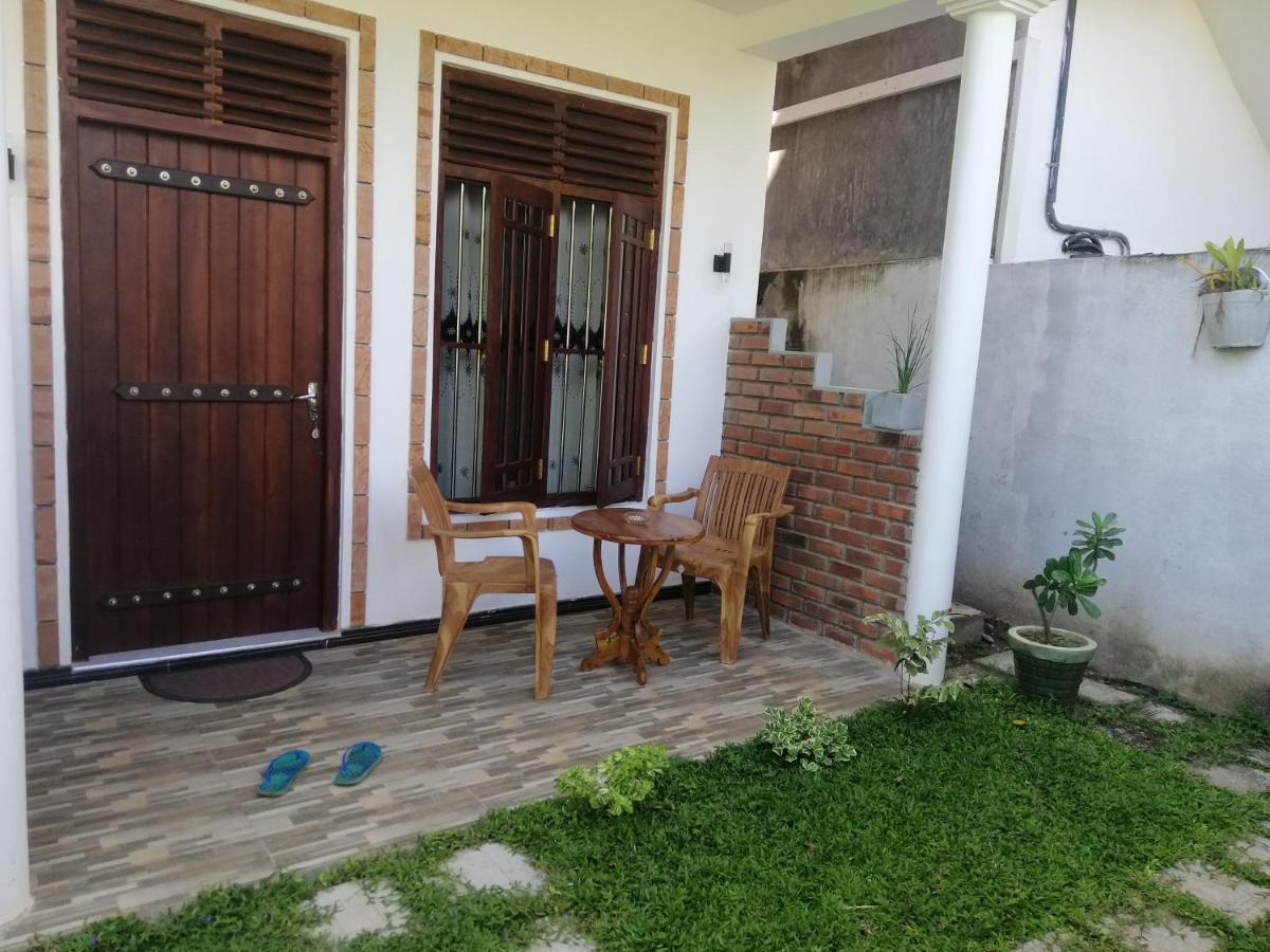 Flip Flop Inn Mirissa Zewnętrze zdjęcie